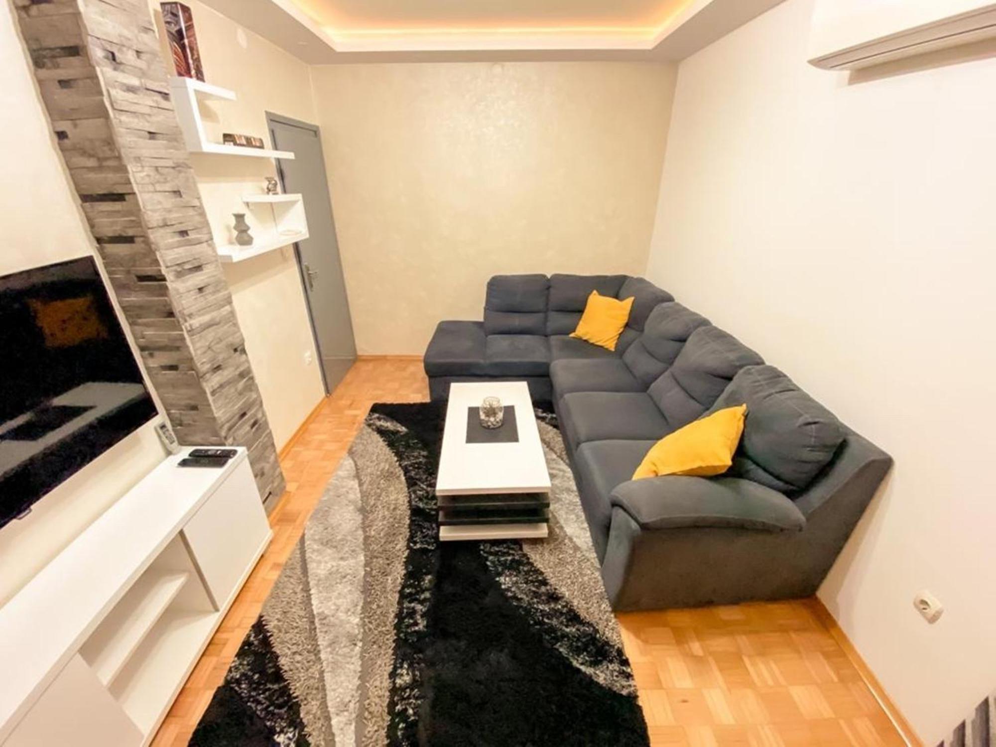 Silver Apartment *
